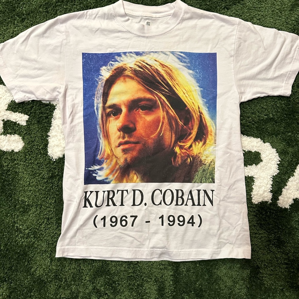 *rare* Vintage Kurt Cobain memorial shirt